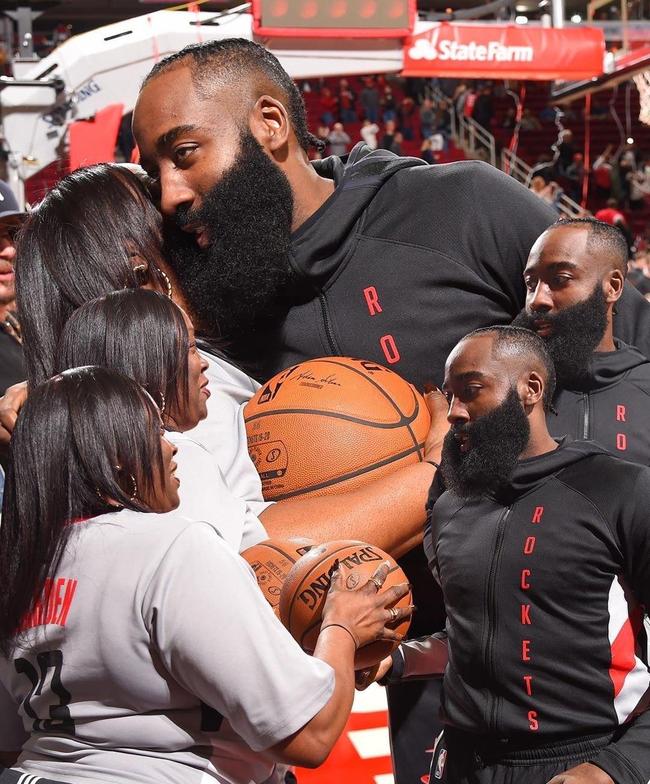 包含日本羽毛球队碾压马来西亚羽毛球队，辛杜打破历史纪录的词条