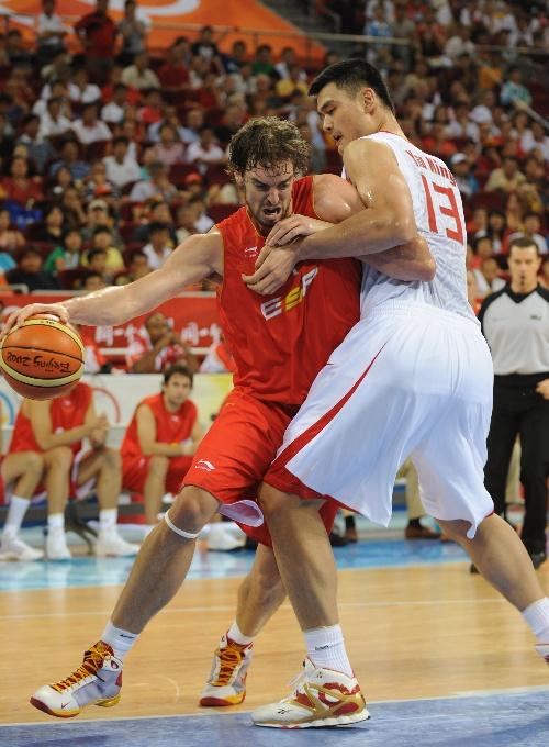 希腊男篮鏖战菲律宾男篮，浓眉惊艳世界