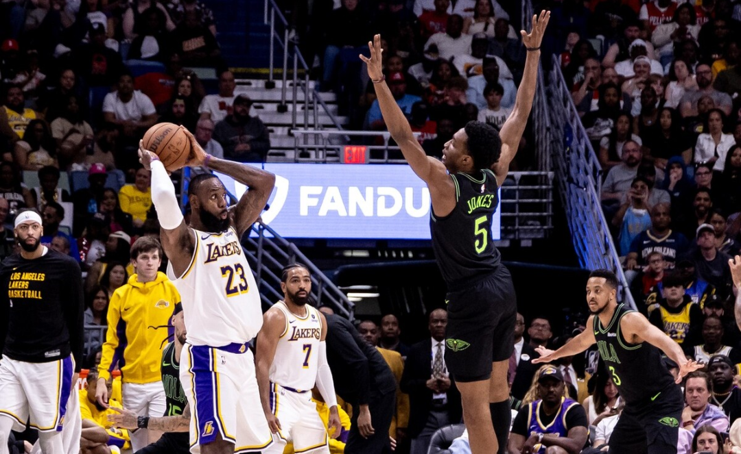 关于鹈鹕碾压湖人B队，麦科勒姆制霸全场的信息