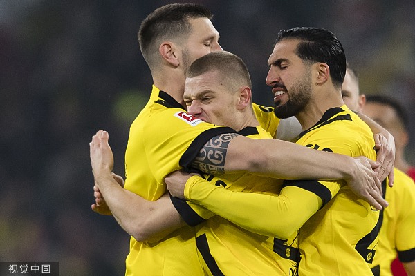 印尼羽毛球队轻取泰国羽毛球队，辛杜三分雨点燃全场