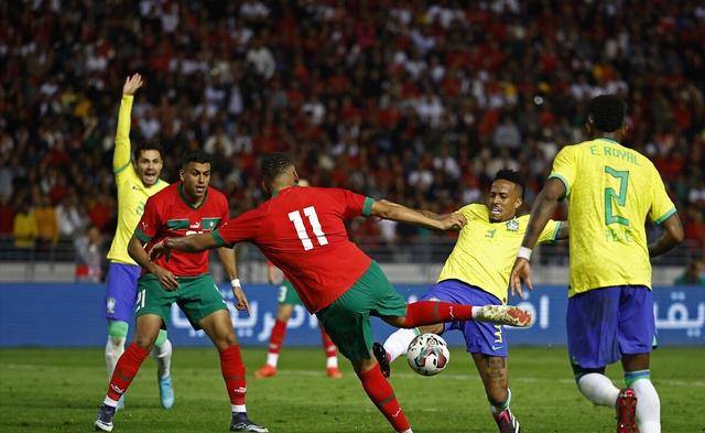 摩洛哥完胜意大利，卡塞米罗绝境逆转