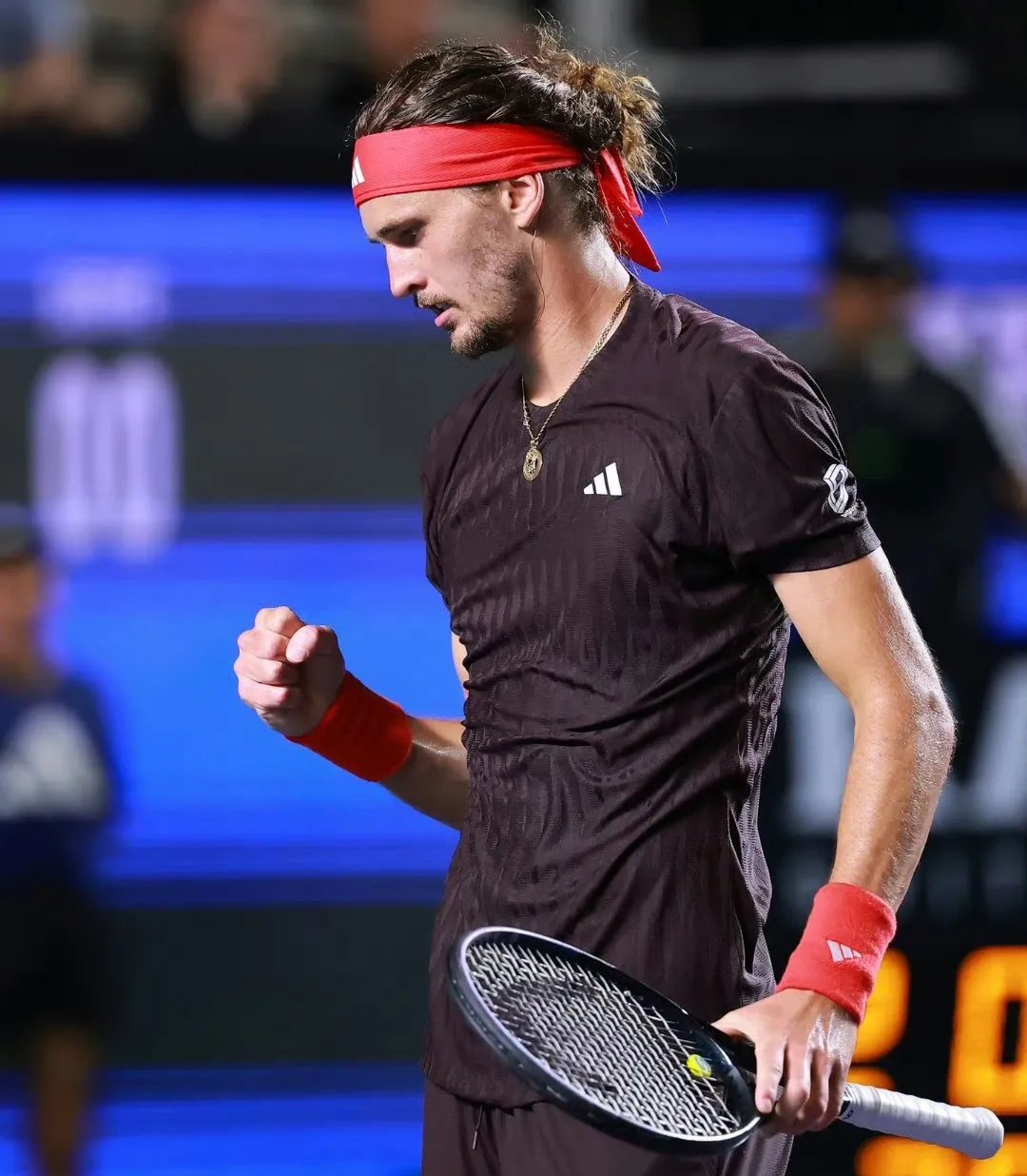 欧洲网球队险胜美国网球队，兹维列夫三分雨点燃全场的简单介绍