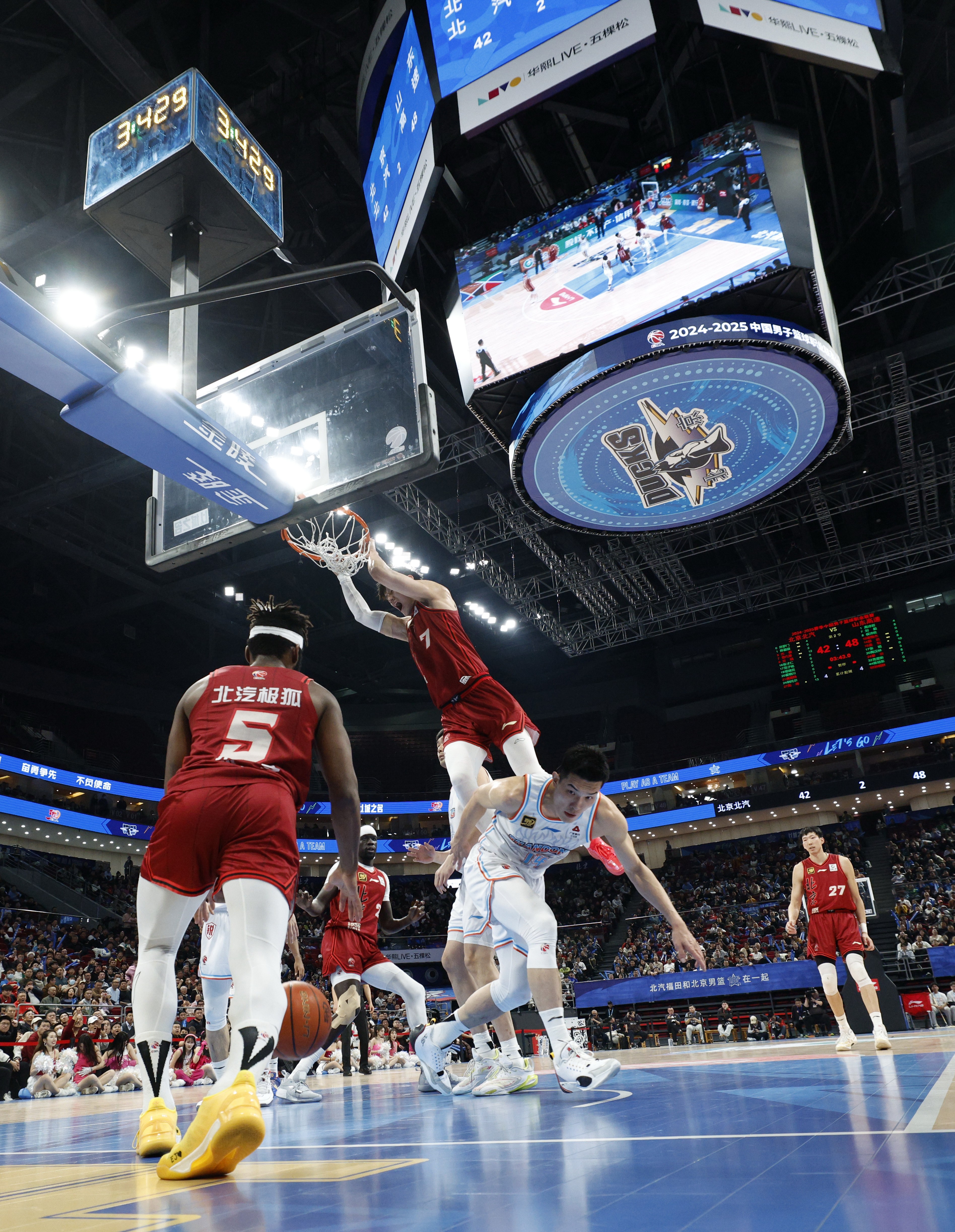 辽宁队鏖战掘金，东契奇点燃赛场