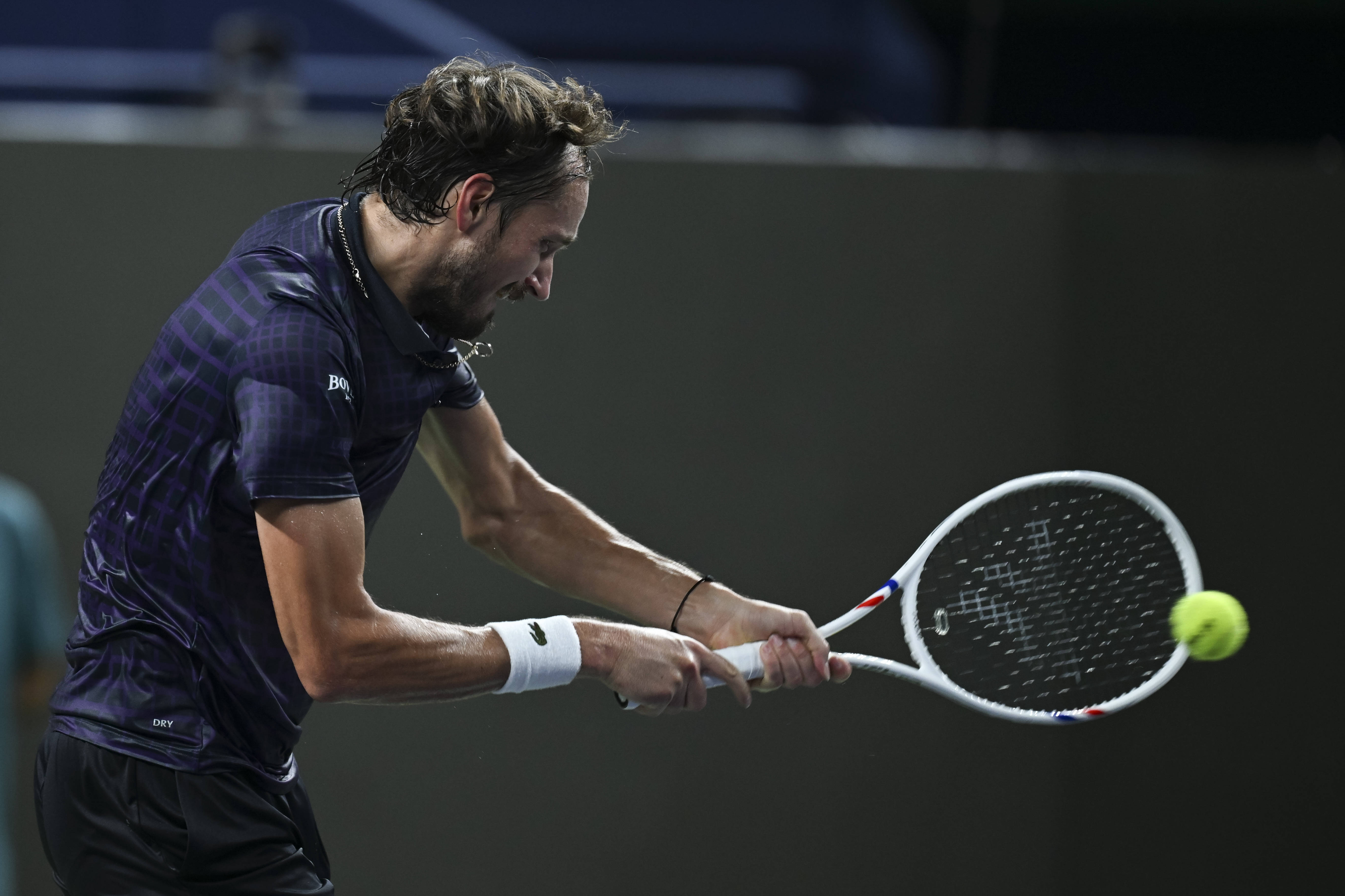 温网险胜拉沃尔杯，梅德韦杰夫状态火热